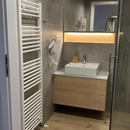 A Comfortable For 2 People In Apartment *