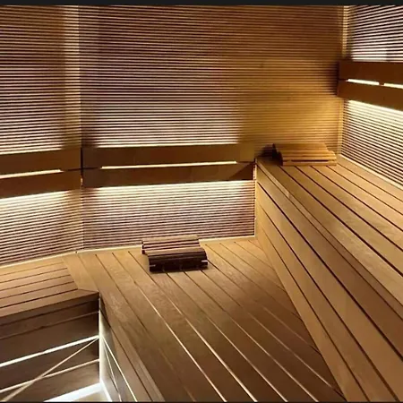 A Comfortable For 2 People In Apartment Pobierowo