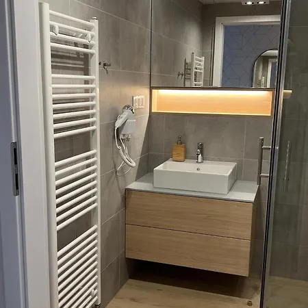 A Comfortable For 2 People In Apartment *